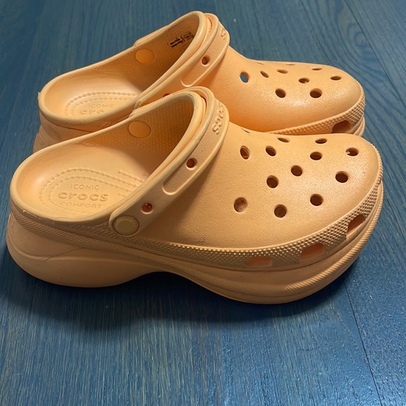 Platform Crocs - Picture 2 of 6